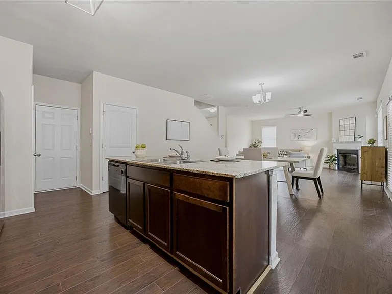 3110 Boxwood Xing — Photo 10