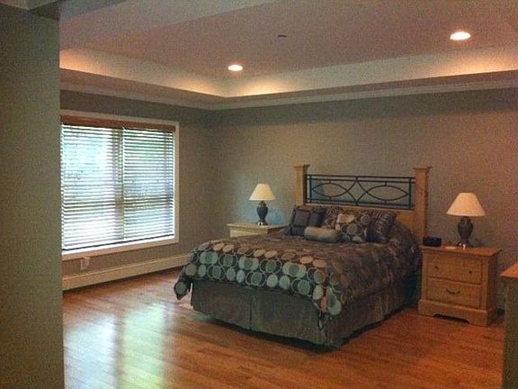 Master Bedrm w/ walkin closet 