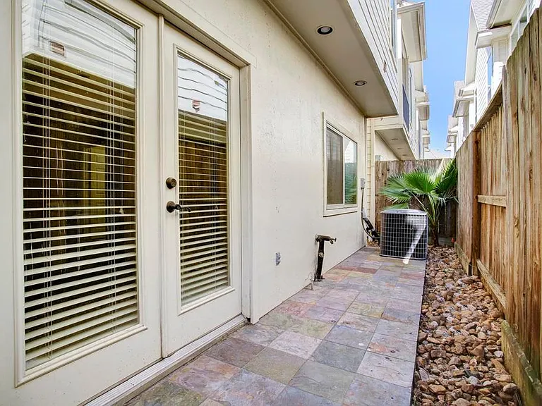 322 Cage St — Photo 16