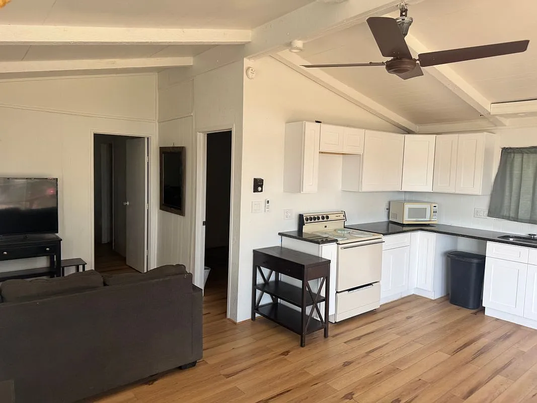 2 bed, 1.0 bath, 640 sqft, $1,700 — Photo 4