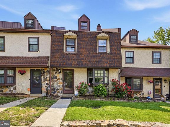 2nd image of 208 Smallwood Ct #208