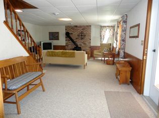 1020 N Evergreen Dr, Iron Mountain, MI 49801