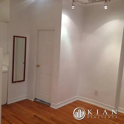 Rented by Kian Realty | media 10
