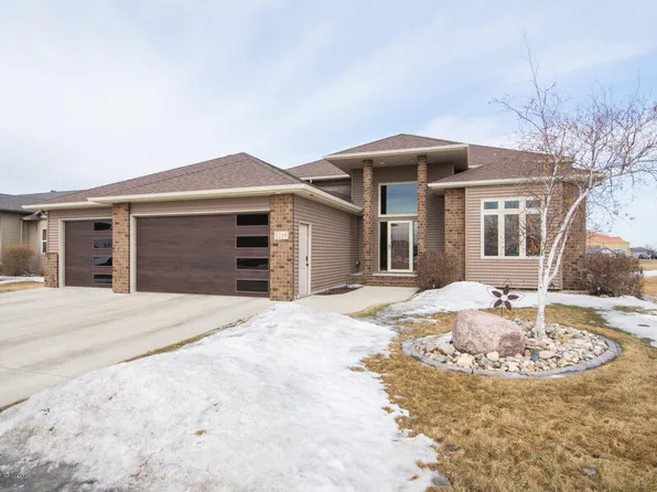 1210 35th Street Cir S, Moorhead, MN 56560