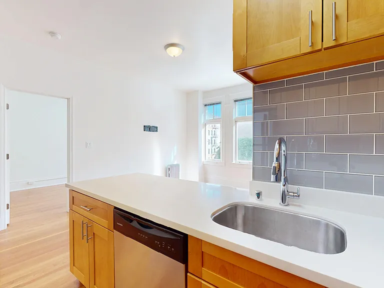 1106 Bush St #304 — Photo 13