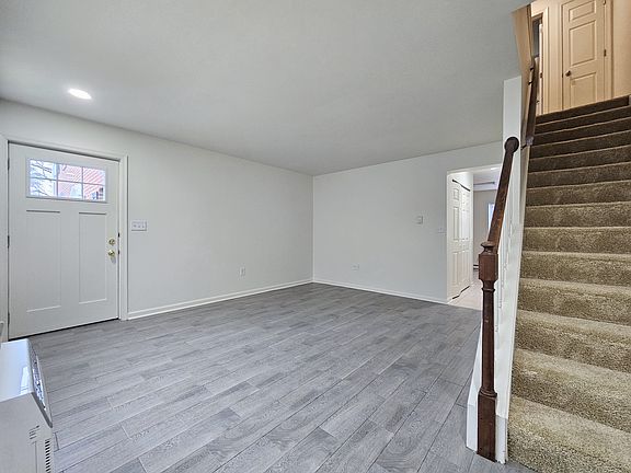5th image of 104 Bradford Dr