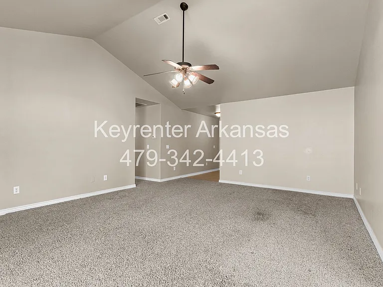 1041 Sara Beth St — Photo 6