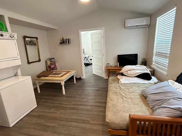 1015 Cameron Ave #2 — Photo 3