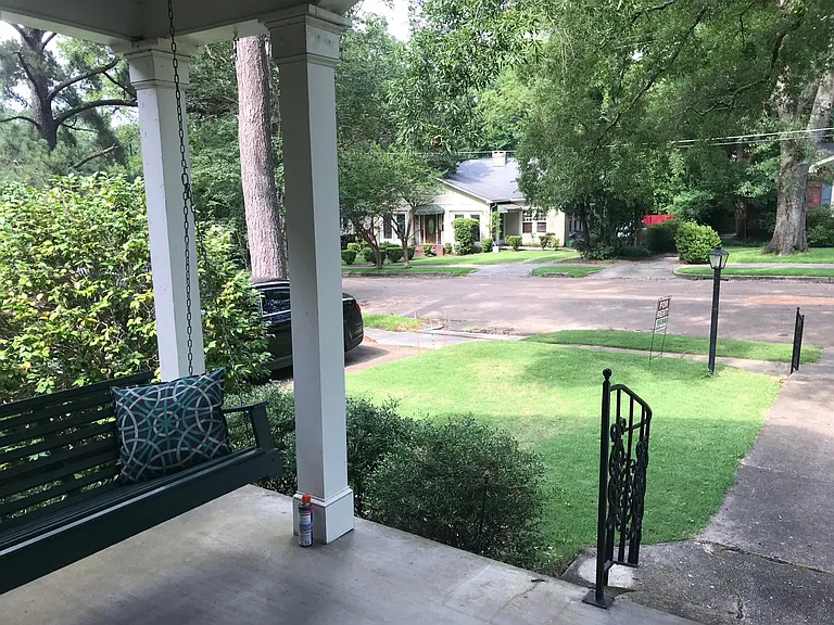 1337 Linden Pl — Photo 3