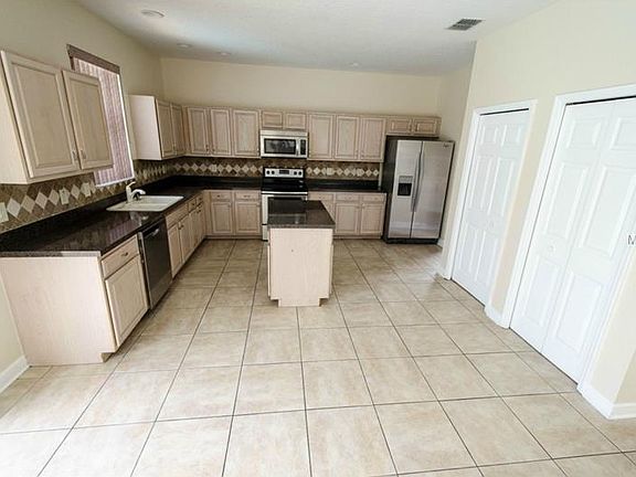 5th image of 16611 Meadow Gardens St