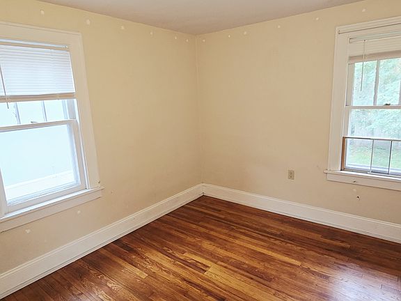 5th image of 239 E 25th St