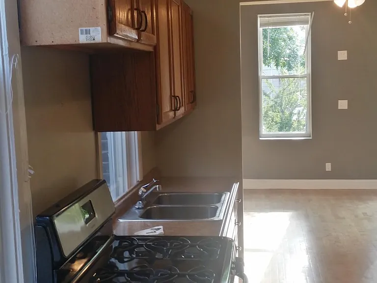 1109 N Wood St #2F — Photo 4