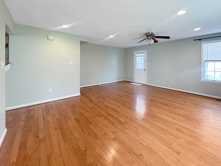 7419 Courtland Cir — Photo 11