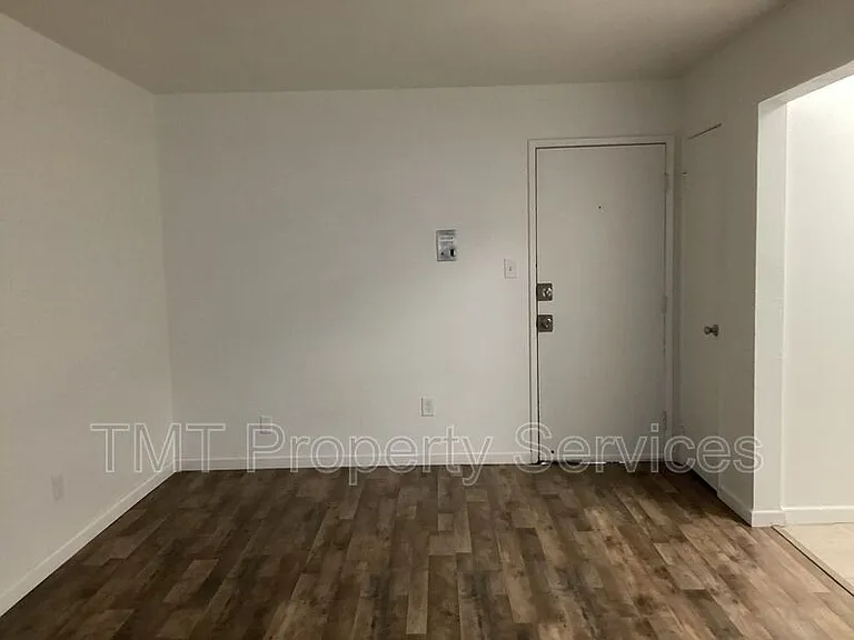 1816 F St #3 — Photo 7
