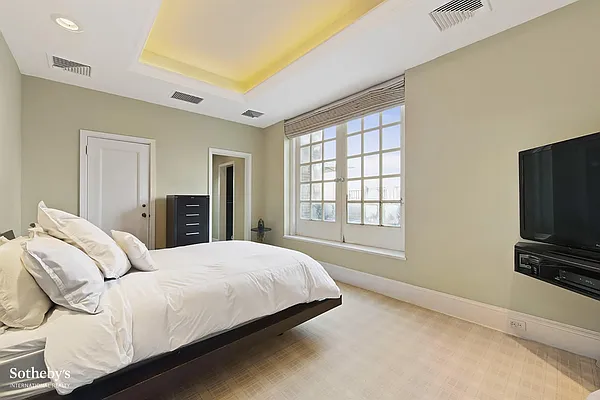 Sold by Sotheby's International Realty | media 3