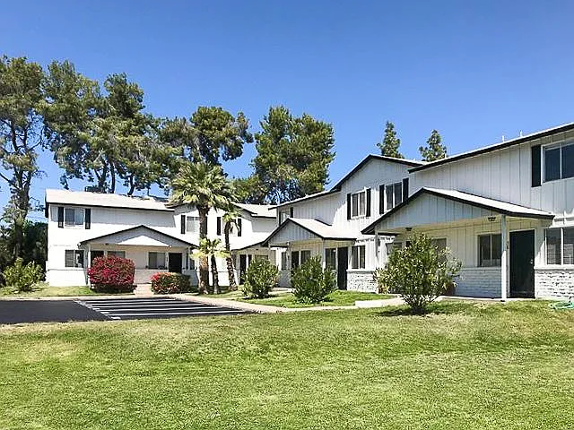 914 W Glendale Ave — Photo 1