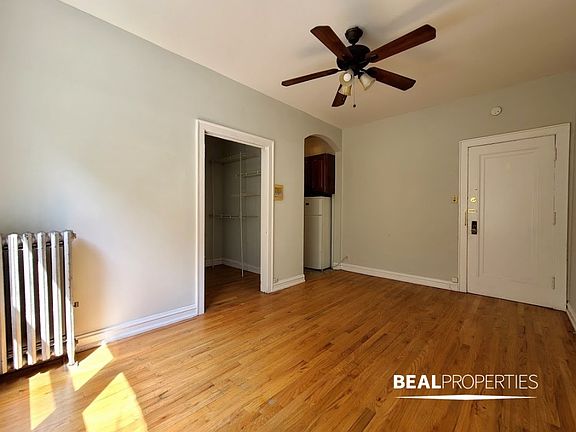 4th image of 2827 N Burling St APT 102