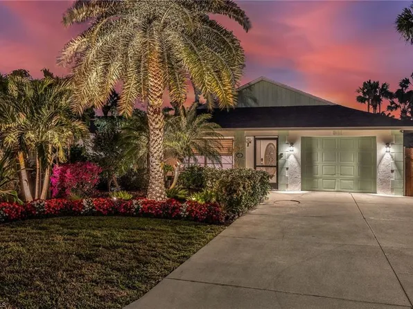 811 102nd AVE N, NAPLES, FL 34108