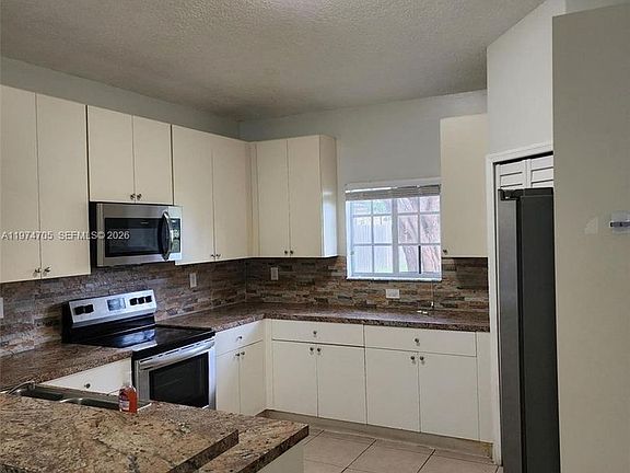 4th image of 1231 NE 32nd Ave #1231
