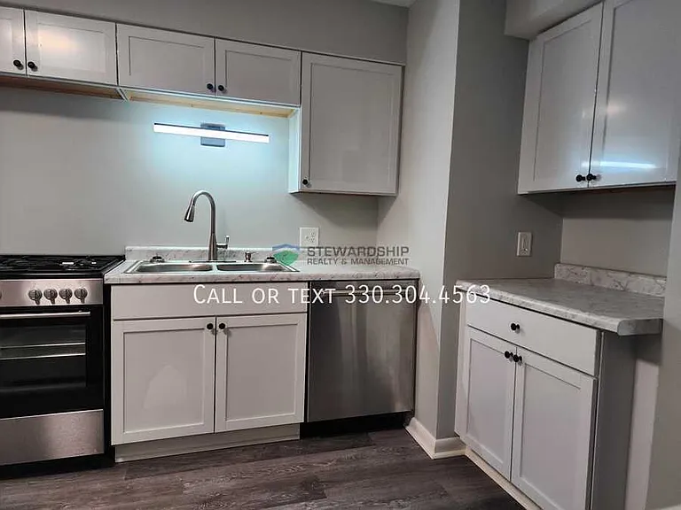 2559 Edwin Ave — Photo 1