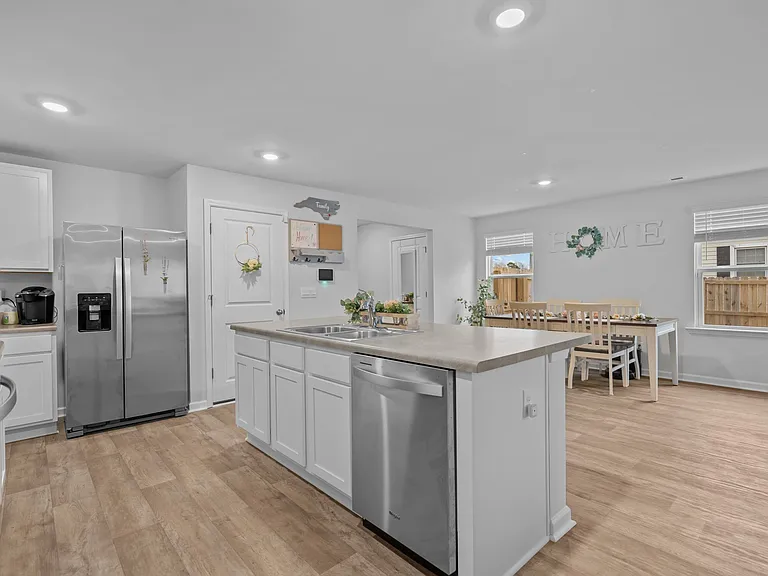 402 Folkstone Rd — Photo 34