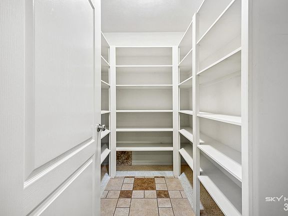 5th image of 8750 Fairfax St
