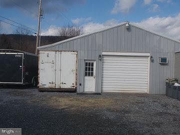 5th image of 10464 Mountain Rd