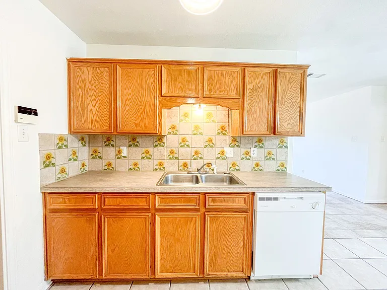 2603 Edgefield St — Photo 9