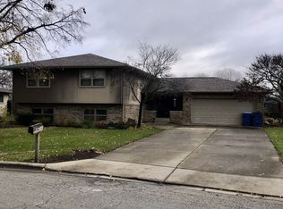 2705 Debo Dr, Peru, IL 61354