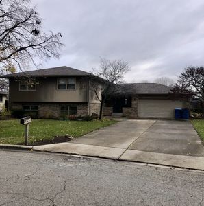 2705 Debo Dr, Peru, IL, 61354