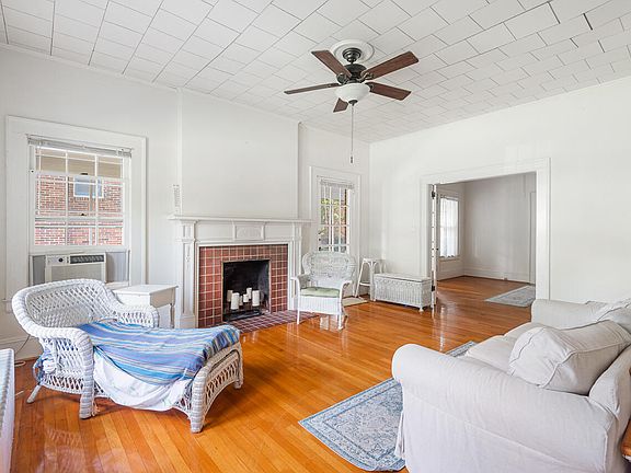 3rd image of 1413 N Mangum St