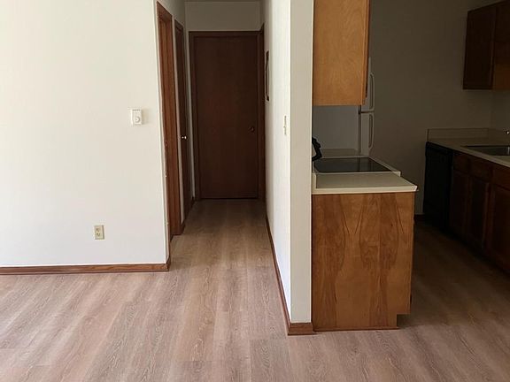 2nd image of 822 Weslyn Ct #8