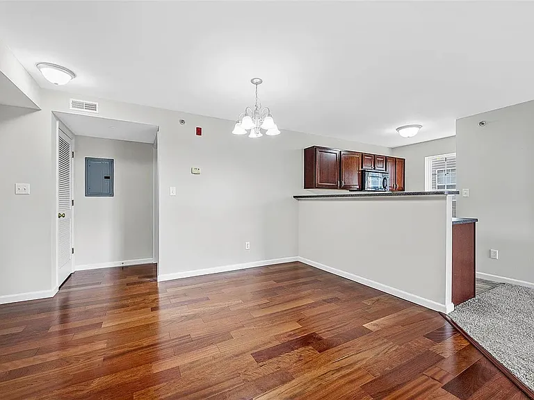 111 Saravalle Dr — Photo 8