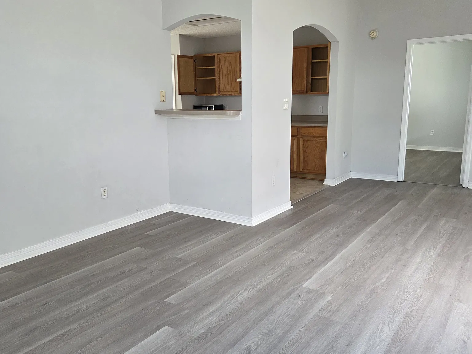 3 bed, 1700 sqft, $2,400 — Photo 2