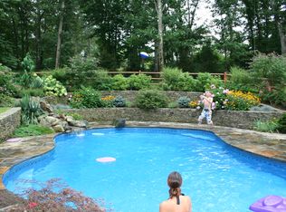 6 Cider Mill Rd, Sandy Hook, CT 06482