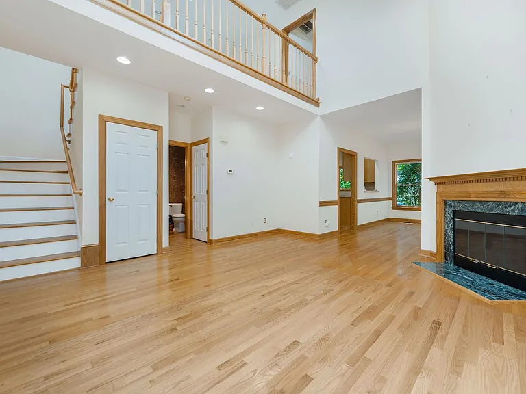 205 Columbia Pl W — Photo 4