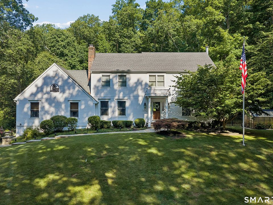1st image of 9 Fox Hollow Lane