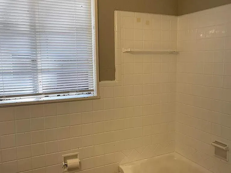 105 Lakeview Dr — Photo 6