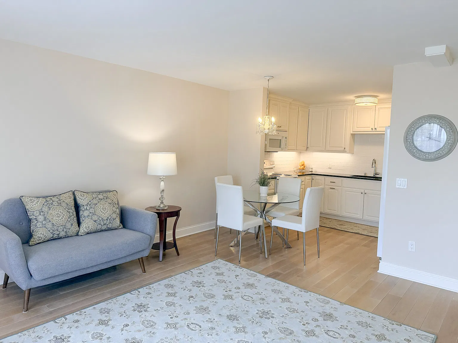 1 bed, 718 sqft, $1,175 — Photo 1