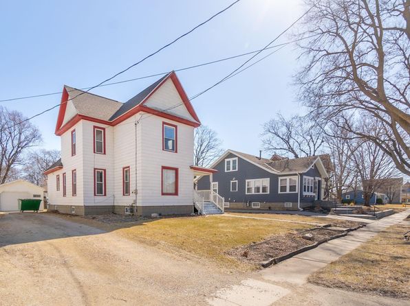 516 2nd St NW, Waverly, IA 50677