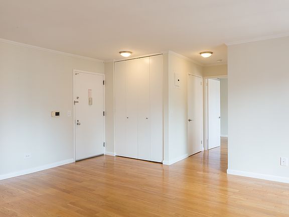 4th image of 235 W 48th St APT 21B