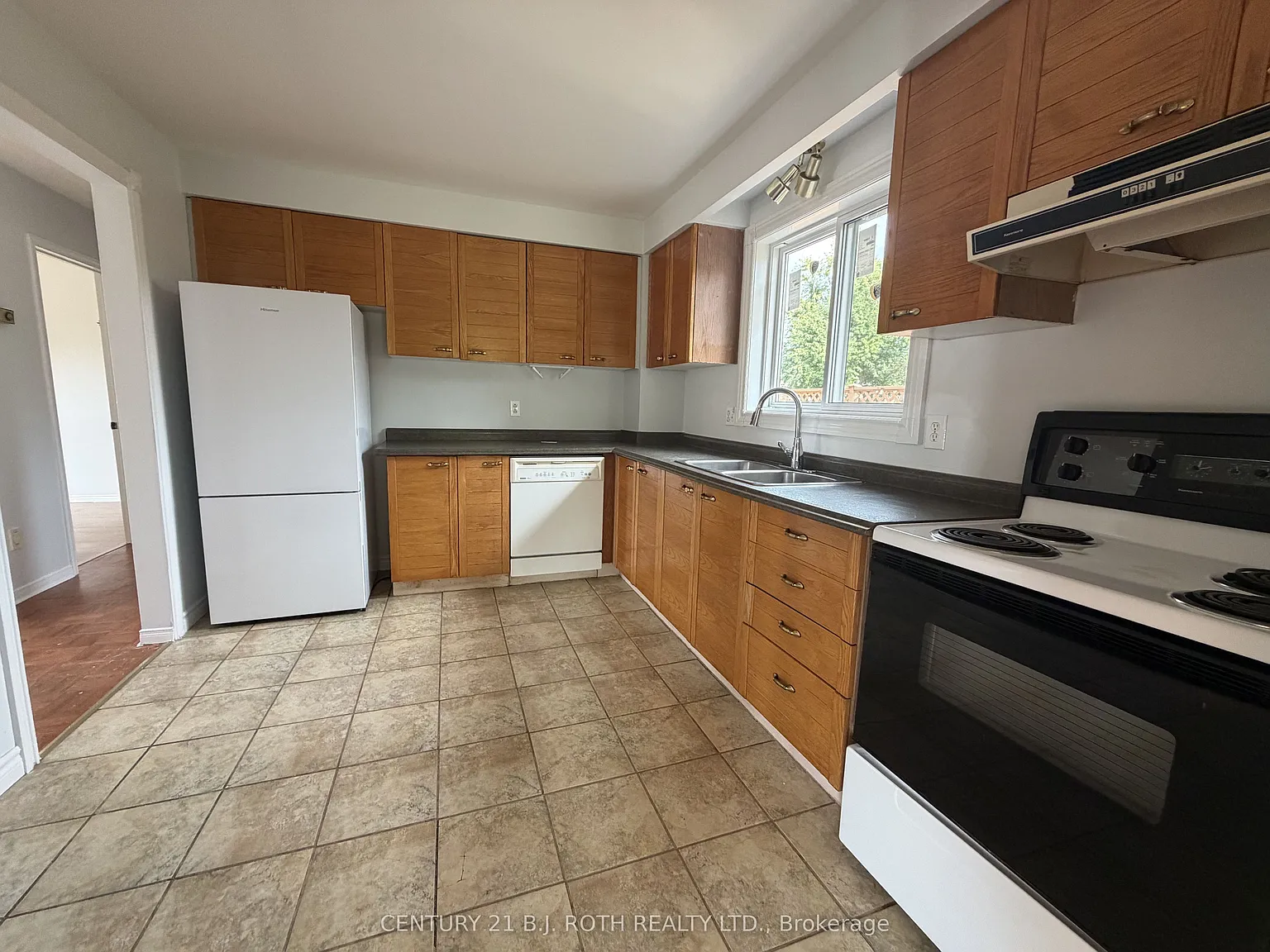 5 bed, $3,350 — Photo 3