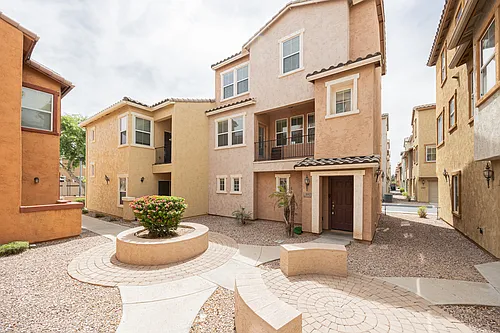 2032 N 78th Gln Photo 1