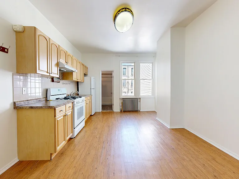 1941 Gates Ave #2R — Photo 15