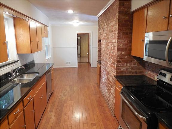 3rd image of 715 Laguna Dr