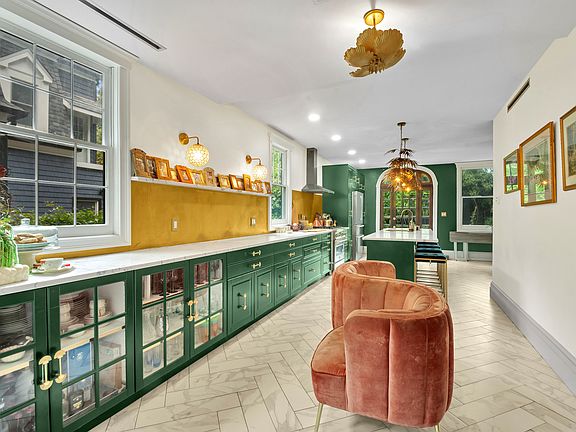 5th image of 117 Tysen St Floor 1