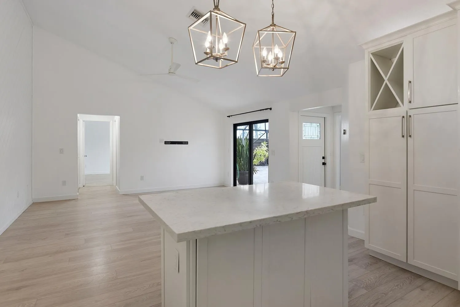 2 bed, 2.0 bath, 1100 sqft, $3,600 — Photo 3