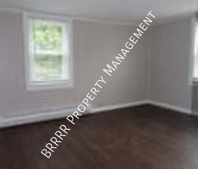 242 E Holland St — Photo 13