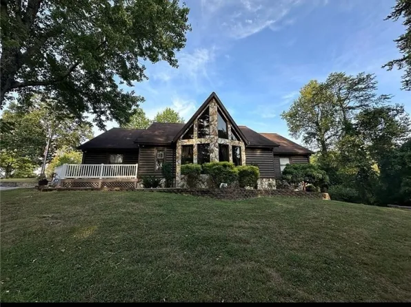 9 Lower Coach Rd, Hurricane, WV 25526