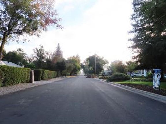 Exterior Neighborhood (street photo)